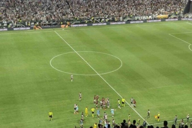 O Rubro-Negro carioca lamentou as cenas presenciadas em Belo Horizonte, na conquista do título da Copa do Brasil - (crédito: Carlos Mello/J10) O Rubro-Negro carioca lamentou as cenas presenciadas em Belo Horizonte, na conquista do título da Copa do Brasil - (crédito: Carlos Mello/J10)