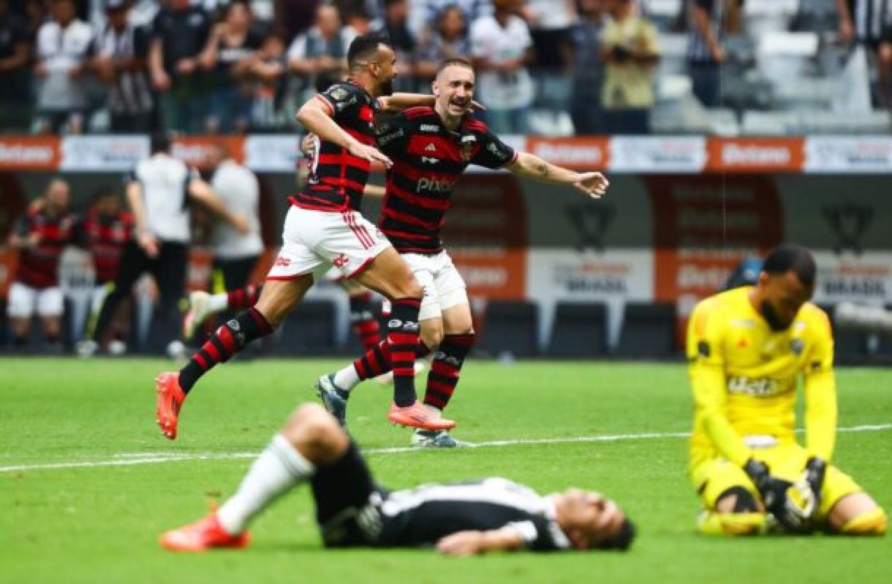 Flamengo melhor nos dois jogos. Filipinho engole Milito