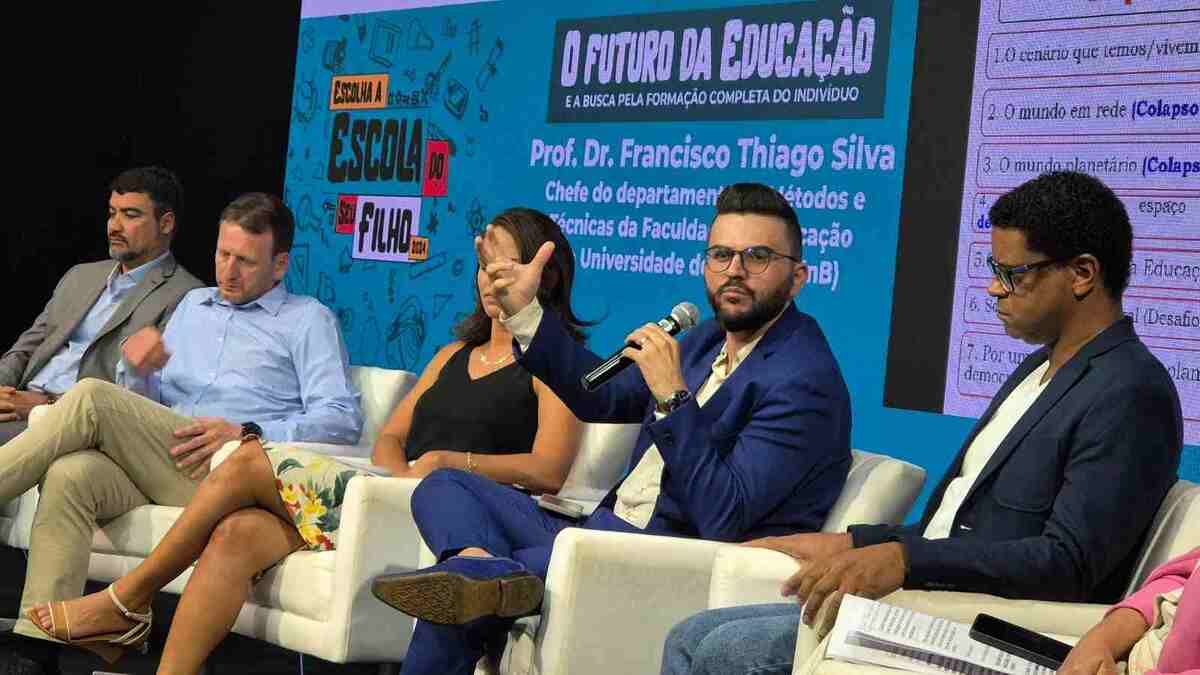 O Prof. Dr. Francisco Thiago Silva destacou que a verdadeira escola do futuro é aquela que enfrenta e supera os desafios do presente. -  (crédito: Minervino Júnior - Correio Braziliense)