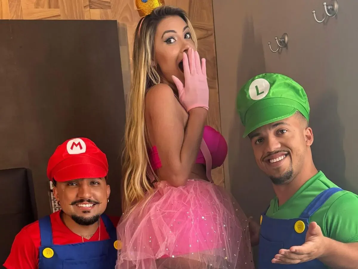 Andressa Urach grava conte&uacute;do adulto com an&otilde;es fantasiados de Mario e Luigi -  (crédito: Reprodu&ccedil;&atilde;o/Instagram)
