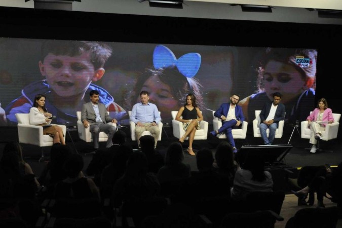  Com mediação feita pelas jornalistas Mariana Niedereuer e Sibele Negromonte, especialistas e educadores apresentaram métodos e políticas que promovem uma visão que ultrapassa os limites da sala de aula -  (crédito: Minervino Júnior/CB/D.A.Press)