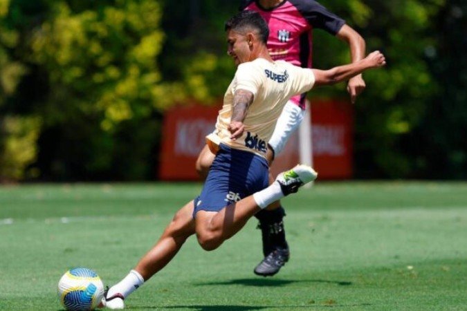 Tricolor Baiano sonha com a contratação do meio-campista, que também vê com bons olhos voltar a trabalhar com Rogério Ceni - (crédito: Foto: Rubens Chiri / saopaulofc) Tricolor Baiano sonha com a contratação do meio-campista, que também vê com bons olhos voltar a trabalhar com Rogério Ceni - (crédito: Foto: Rubens Chiri / saopaulofc)