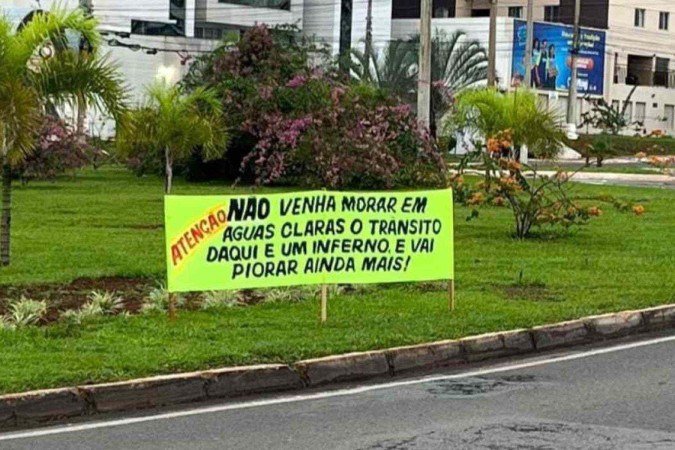 A faixa foi instalada em um balão que fica em uma das três entradas de Águas Claras