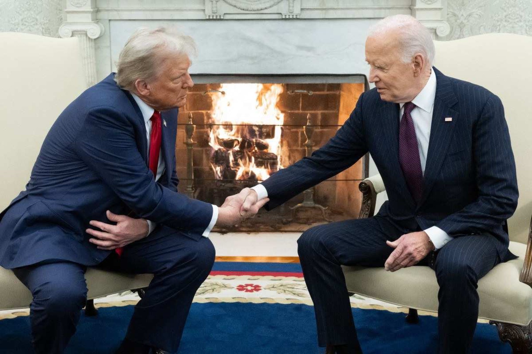 Biden e Trump têm encontro cordial e acenam com transição suave