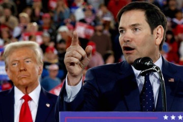 Rubio tem grande apoio entre os eleitores latino-americanos nos EUA; na foto, ele participa de evento com venezuelanos -  (crédito: Getty Images)