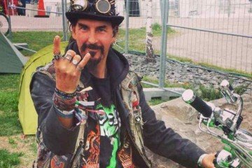 Aos 42 anos, homem consegue aposentadoria por vício em heavy metal - Reprodução / Instagram