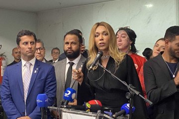 Erika Hilton (PSol-SP) em coletiva na Câmara dos Deputados na tarde desta quarta -  (crédito: Camila Curado)