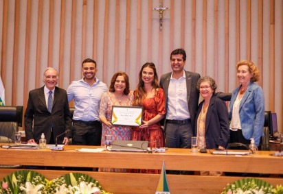 José Geraldo, ex-reitor da UnB; deputado distrital Fábio Felix (PSol); Márcia Abrahão, reitora da UnB; deputada distrital Paula Belmonte (Cidadania); deputado distrital Gabriel Magno (PT); Arlete Sampaio, ex-deputada distrital; e Maria Emília Walter, decana de Pesquisa e Inovação da UnB -  (crédito:  Divulgação/Paula Belmonte)