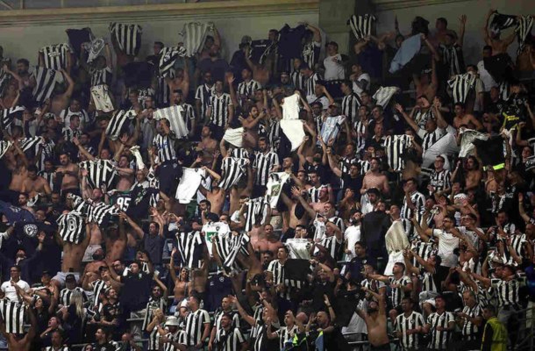 Torcedores do Botafogo organizam missa no Cristo Redentor de olho nos títulos