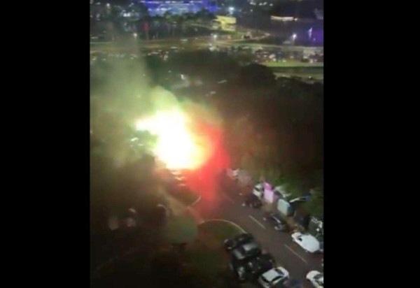 Vídeo mostra momento em que carro explode na Esplanada dos Ministérios -  (crédito: Reprodução/X/@Giovanna_Rave)