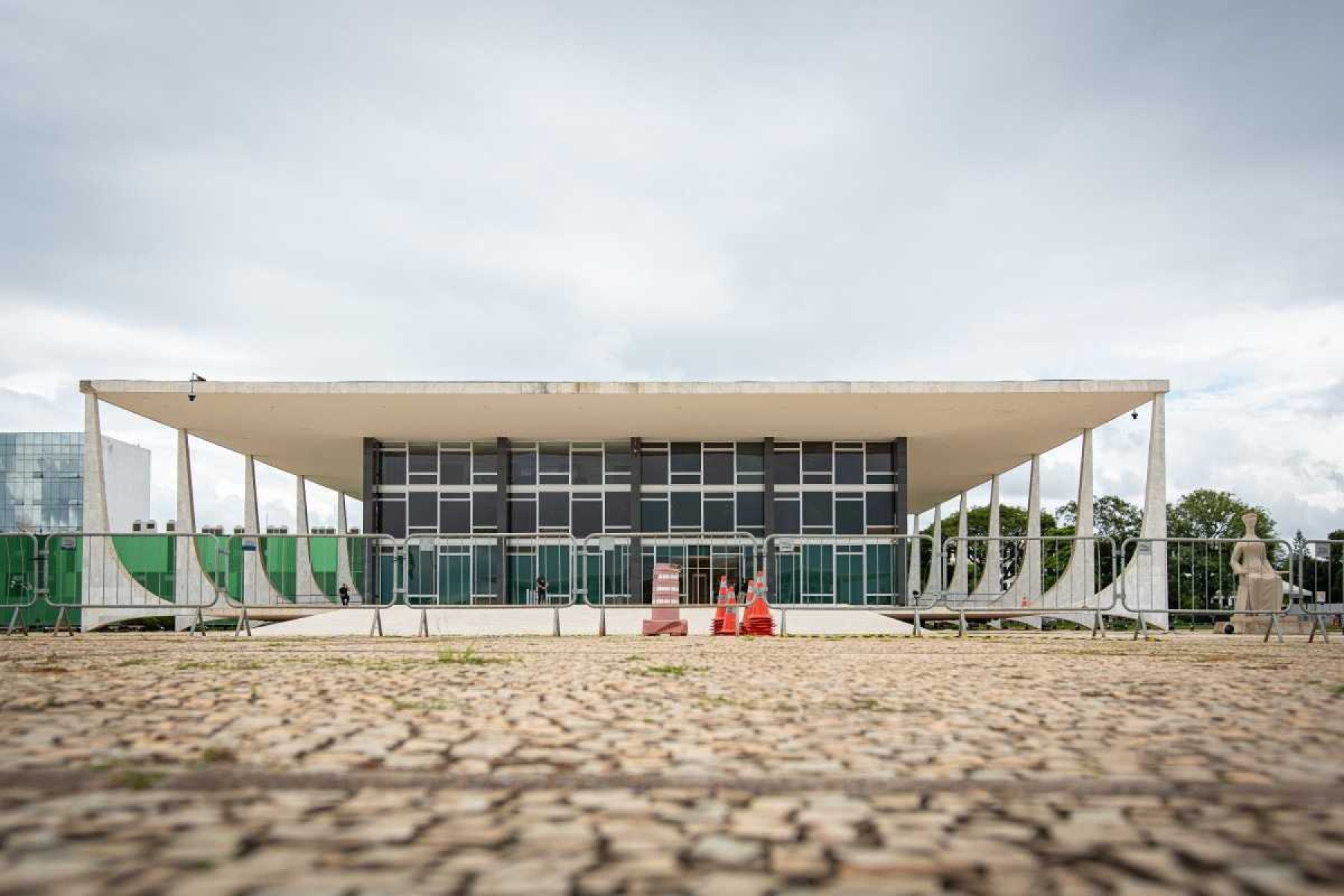 Associação de Juízes Federais se pronuncia sobre atentado ao Supremo