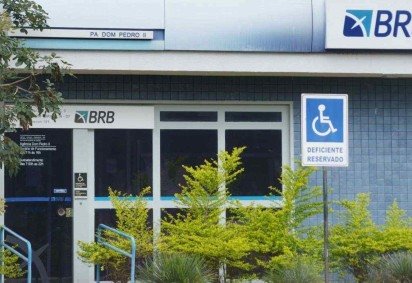 O cargo de escriturário é a porta de entrada para a carreira bancária na instituição. A remuneração inicial é de R$ 4.449,35, para uma jornada de trabalho de 6 horas diárias -  (crédito:  Ed Alves/CB/DA.Press)