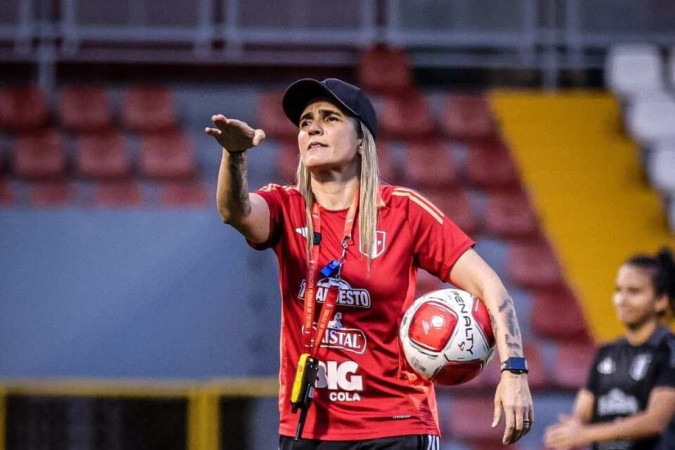 Emily Lima destaca a liberdade que tem para trabalhar no Peru  -  (crédito: Federação Peruana de Futebol/ITEA Sport)