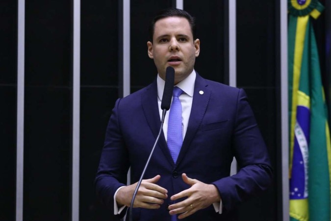 Autor da PEC, Rodrigo Valadares tentou desvincular o autor do atentado de grupos políticos de direita -  (crédito: Vinicius Loures/Câmara dos Deputados)