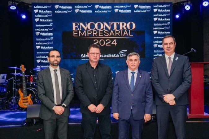 Senador Izalci Lucas, do PL do Distrito Federal, com representantes do setor produtivo da capital federal