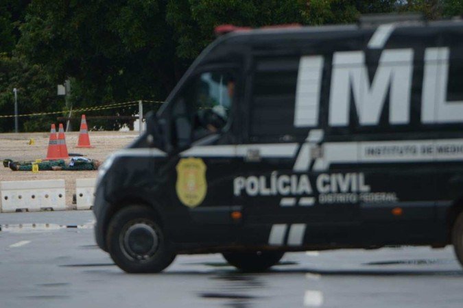 Forças de segurança se reúnem na Praça dos Três Poderes após atentado terrorista - (crédito: ED ALVES/CB/D.A.Press) Forças de segurança se reúnem na Praça dos Três Poderes após atentado terrorista - (crédito: ED ALVES/CB/D.A.Press)