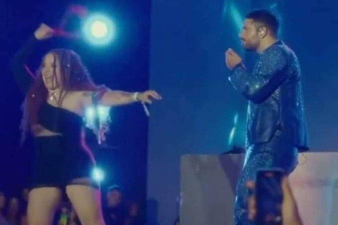 Pedro Sampaio é surpreendido com calcinha de fã - (crédito: Reprodução Instagram ) Pedro Sampaio é surpreendido com calcinha de fã - (crédito: Reprodução Instagram )
