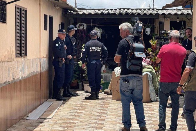 A PMDF isolou novamente a casa para a chegada da PF para realização de nova perícia - (crédito: Davi Cruz) A PMDF isolou novamente a casa para a chegada da PF para realização de nova perícia - (crédito: Davi Cruz)