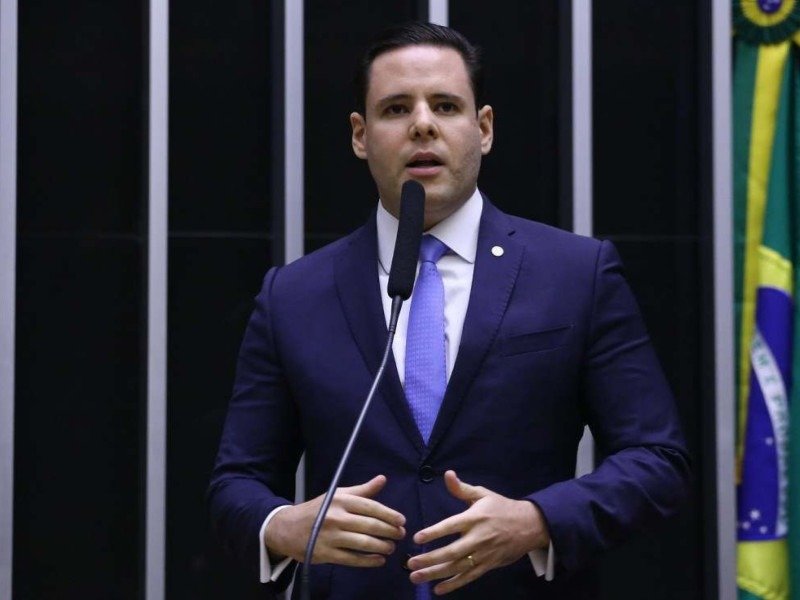 Deputado Rodrigo Valadares (União Brasil-SE) é relator do projeto de lei da anistia na Câmara dos Deputados -  (crédito: Vinicius Loures/Câmara dos Deputados)