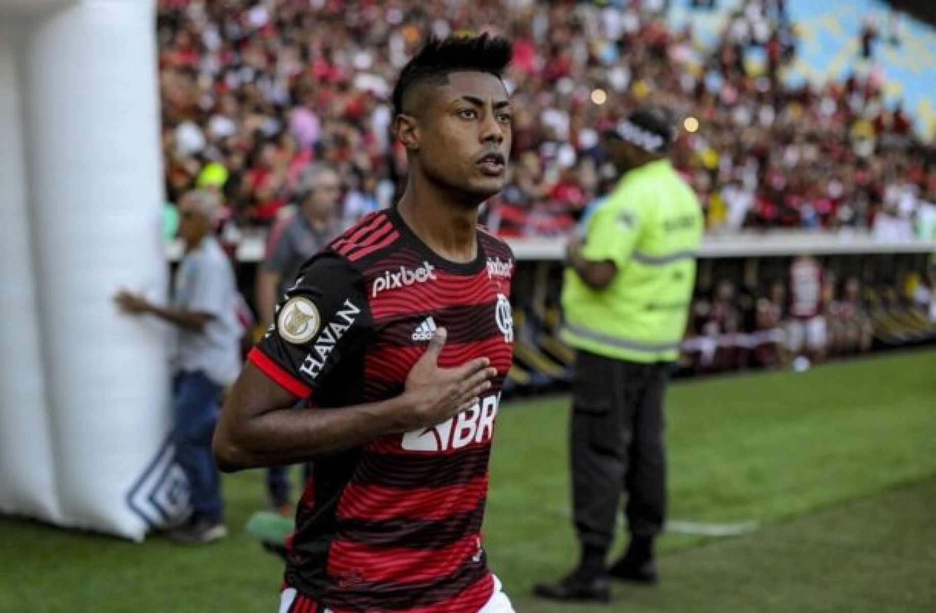 O jogador rubro-negro pegou gancho de dois jogos por solada na cabeça de Matheuzinho, do Corinthians, mas já cumpriu uma suspensão contra o Galo -  (crédito: Foto: Marcelo Cortes/Flamengo)