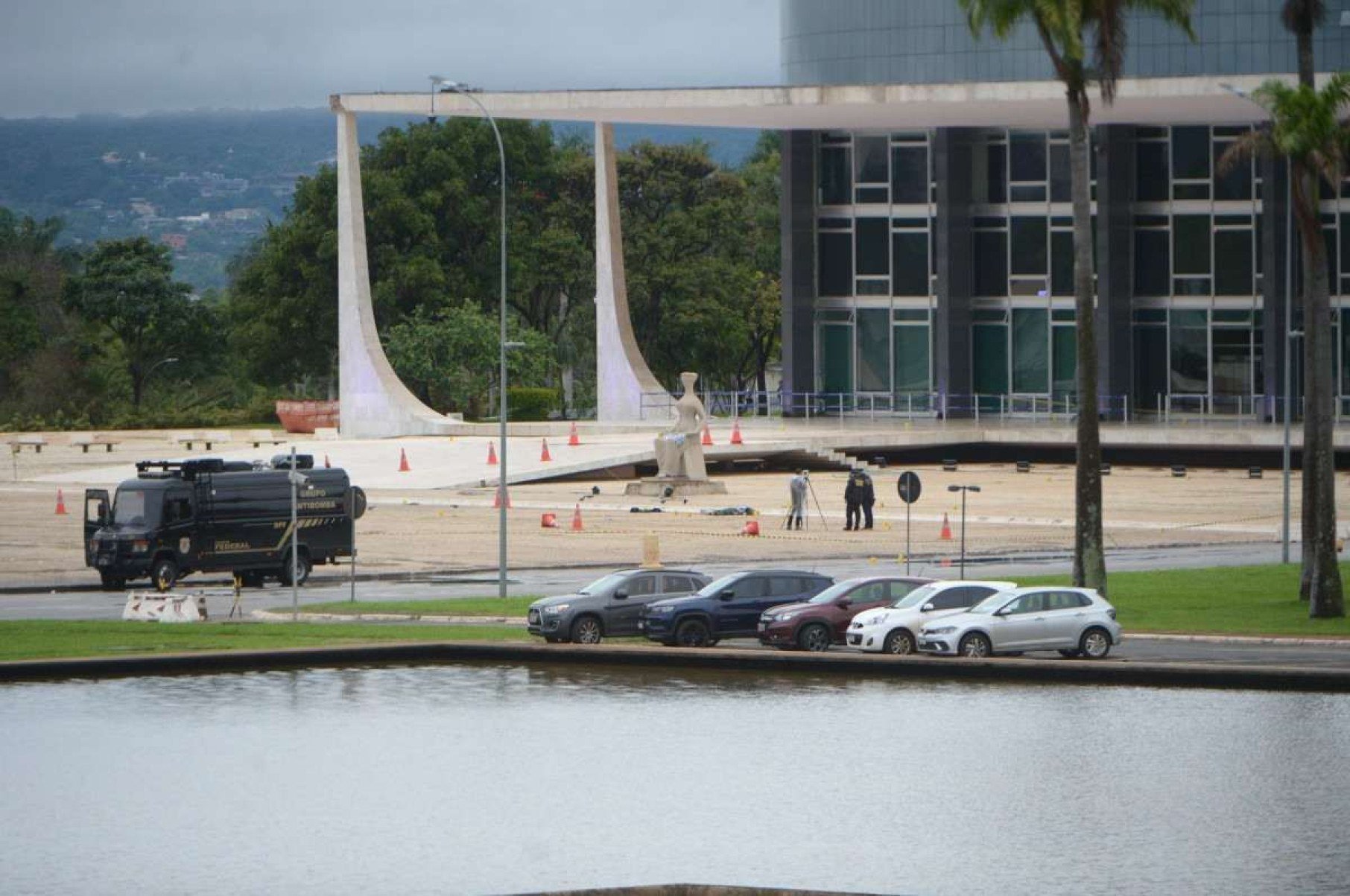 Bombas são desativadas na manhã desta quinta-feira na Praça dos Três Poderes