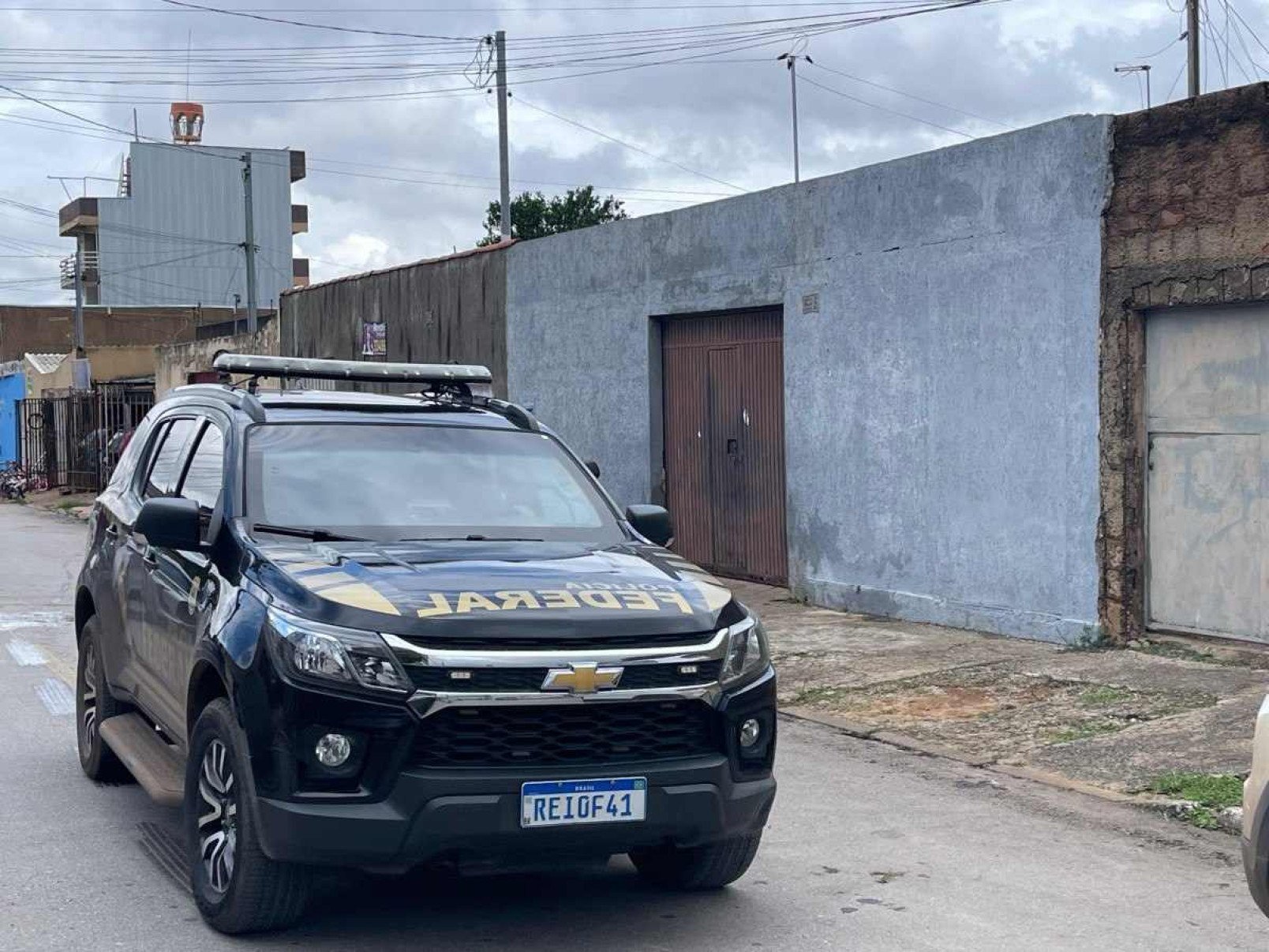 PF retorna para fazer nova perícia na casa alugada por homem-bomba
