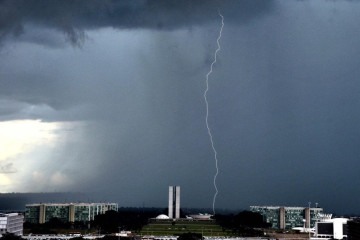 Fenômeno é influenciado pelas condições climáticas da capital, especialmente, na primavera e no verão -  (crédito: Ed Alves/CB)