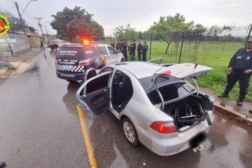 Segundo a PM, ao perceber a presença policial, o suspeito tentou fugir -  (crédito: Divulgação/PMDF)