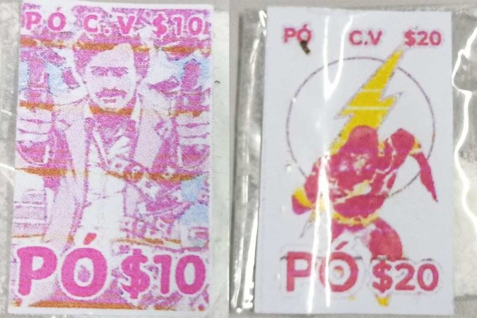 Papelotes de cocaína com as iniciais CV do Comando Vermelho mostram penetração de facção do crime do Rio de Janeiro -  (crédito: PMMG)