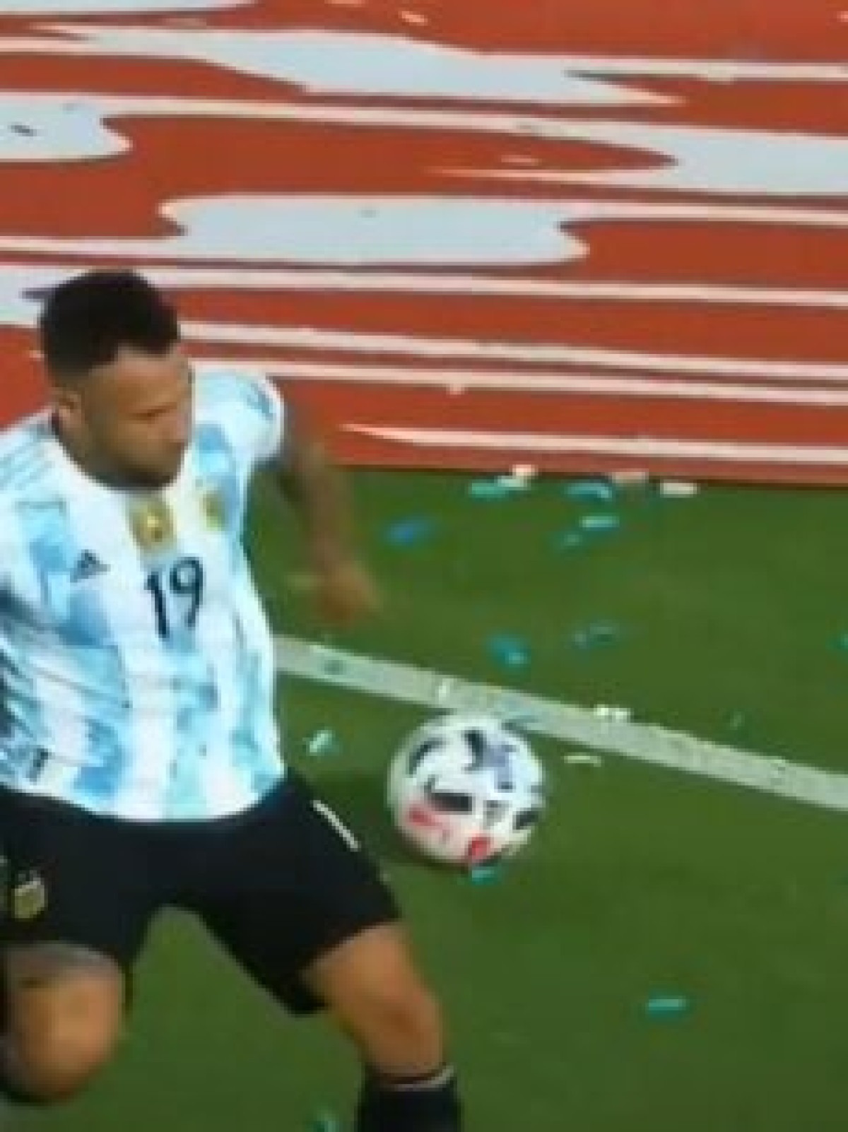 Árbitro de Racing x Cruzeiro cometeu erro grave a favor da Argentina contra o Brasil -  (crédito: No Ataque Internacional)