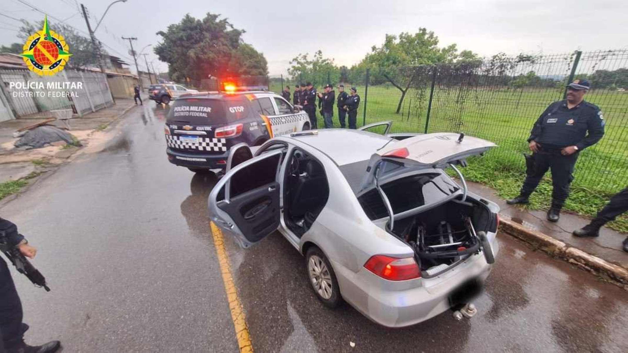 Após 10 minutos de perseguição, traficante é preso com drogas e dinheiro