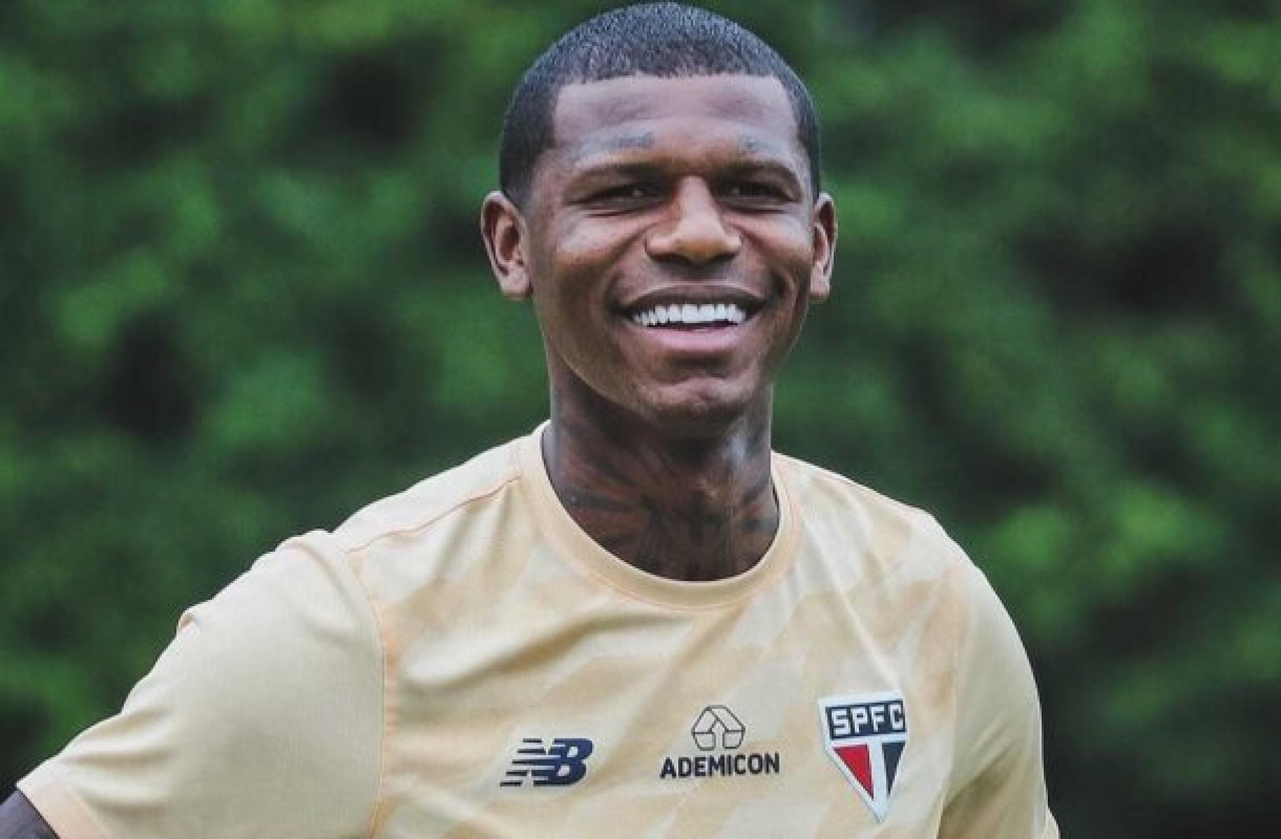 Zagueiro sofreu um trauma na perna direita durante um treinamento no CT da Barra Funda e desfalcou o Tricolor na última rodada do Brasileiro -  (crédito: Foto: Divulgação / São Paulo)