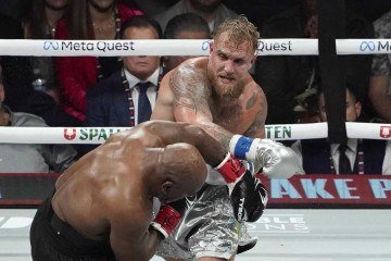O ex-youtuber Jake Paul dominou Mike Tyson diante de 61 mil espectadores no Texas