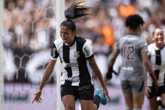 Veículo de Jaqueline colidiu com outro e acabou atropelando uma mulher em Tatuapé, na zona leste de São Paulo - (crédito: Foto: Marco Galvão/Agência Corinthians) Veículo de Jaqueline colidiu com outro e acabou atropelando uma mulher em Tatuapé, na zona leste de São Paulo - (crédito: Foto: Marco Galvão/Agência Corinthians)