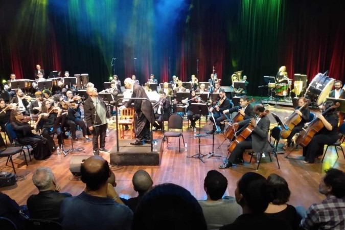 Martinho da Vila e maestro Leonardo Bruno durante ensaio aberto do 'Concerto Negro' -  (crédito: Fernando Brito/CB/D.A.Press)