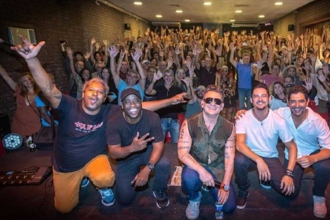 Paralelamente à direção de programas televisivos, Marco Rodrigo, que também é músico, comanda a banda Tributo 85