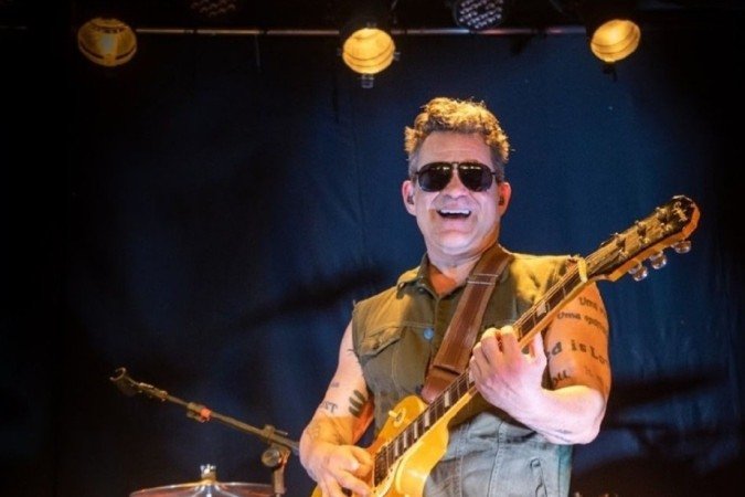 Paralelamente à direção de programas televisivos, Marco Rodrigo, que também é músico, comanda a banda Tributo 85