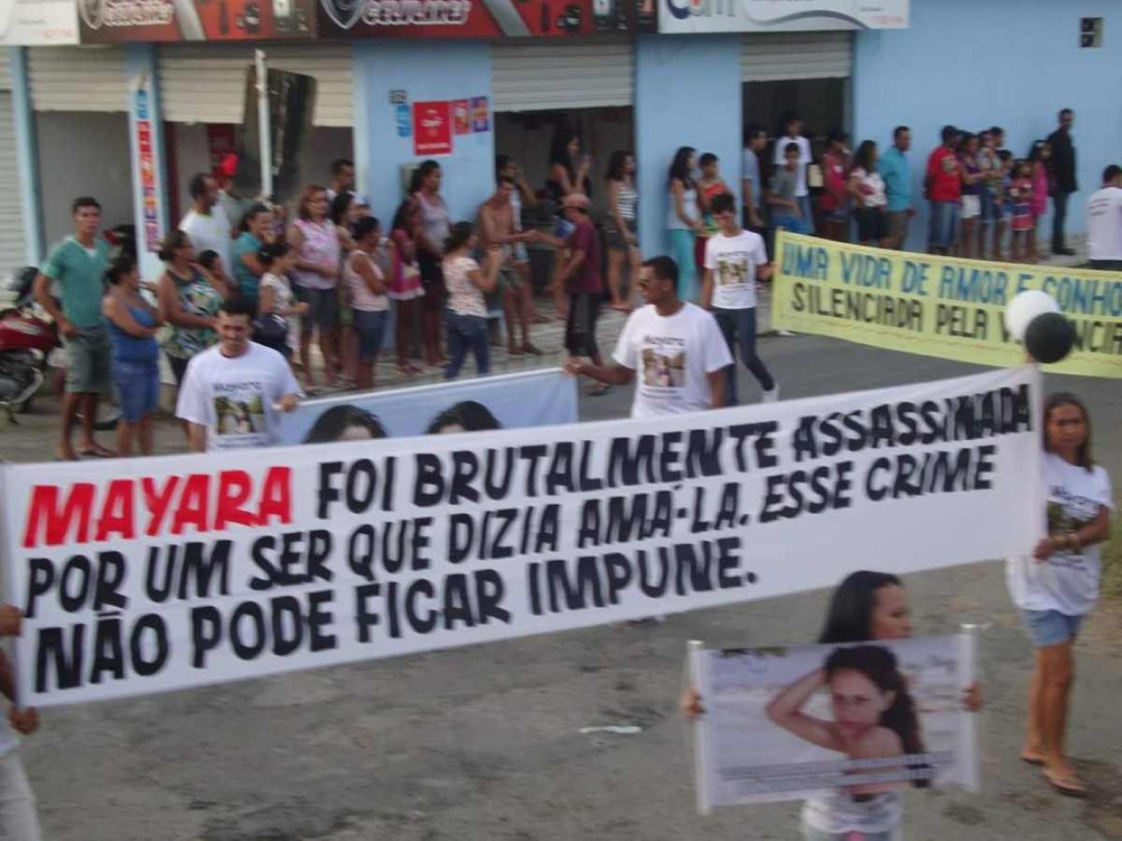 Na época do crime, centenas de pessoas se reuniram na cidade para pedir Justiça por Mayara