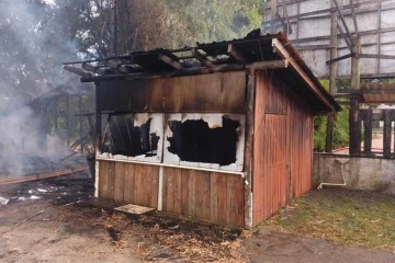 Casa de Tio França após incêndio -  (crédito: Divulgação/Corpo de Bombeiros Militar de Santa Catarina)