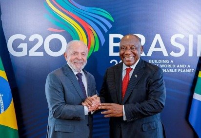O presidente Lula passou o comando do G20 para o presidente da África do Sul, Cyril Ramaphosa, após a Cúpula realizada no Rio de Janeiro, em 2024 -  (crédito: Ricardo Stuckert/PR) -O presidente Lula passou o comando do G20 para o presidente da África do Sul, Cyril Ramaphosa, após a Cúpula realizada no Rio de Janeiro, em 2024 -  (crédito: Ricardo Stuckert/PR)