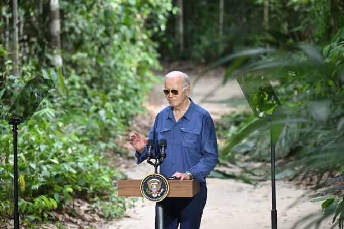  US President Joe Biden speaks after signing a proclamation designating November 17 as International Conservation Day during a tour of the Museu da Amazonia as he visits the Amazon Rainforest in Manaus, Brazil, on November 17, 2024, before heading to Rio de Janeiro for the G20 Summit. (Photo by SAUL LOEB / AFP)
       -  (crédito: SAUL LOEB / AFP)