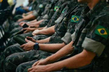 Exército não quer abolir homenagem a dia do golpe em quartel de MG