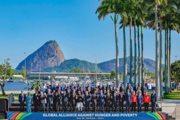 A foto foi tirada no MAM, em um palanque instalado nos jardins, com o Pão de Açúcar, cartão-postal do Rio de Janeiro, como plano de fundo -  (crédito: Ricardo Stuckert)