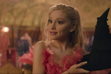 Ariana Grande e o icônico chapéu da trama -  (crédito:  Universal Pictures/Reprodução)