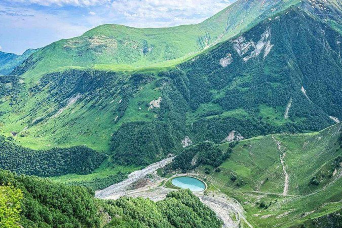 A Rodovia Militar Georgiana é uma conexão vital entre a Rússia e o sul do Cáucaso. Sua história data de séculos atrás -  (crédito: Alamy)