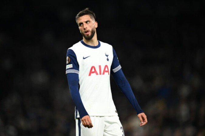  LONDON, ENGLAND - OCTOBER 24: Rodrigo Bentancur of Tottenham Hotspur during the UEFA Europa League 2024/25 League Phase MD3 match between Tottenham Hotspur and AZ at Tottenham Hotspur Stadium on October 24, 2024 in London, England. (Photo by Justin Setterfield/Getty Images)
     -  (crédito:  Getty Images)
