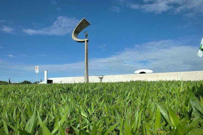 Bom dia, Brasília! Sextou com calor e tempo aberto - (crédito: Ed Alves/CB/D.A. Press) Bom dia, Brasília! Sextou com calor e tempo aberto - (crédito: Ed Alves/CB/D.A. Press)