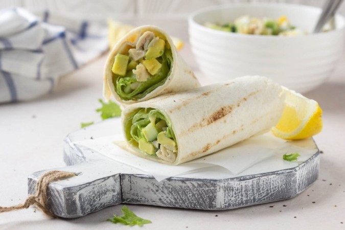 Wrap de frango com abacate (Imagem: Lapina Maria | Shutterstock) -  (crédito: EdiCase)