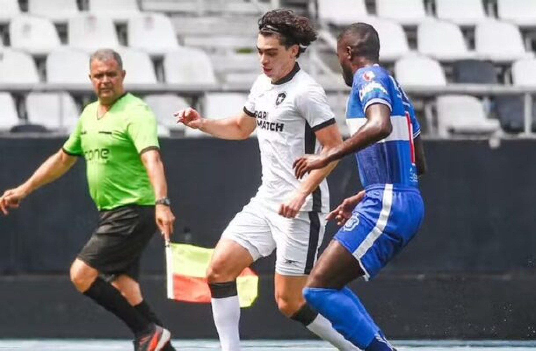 Matheus Nascimento vive virada de chave no Botafogo