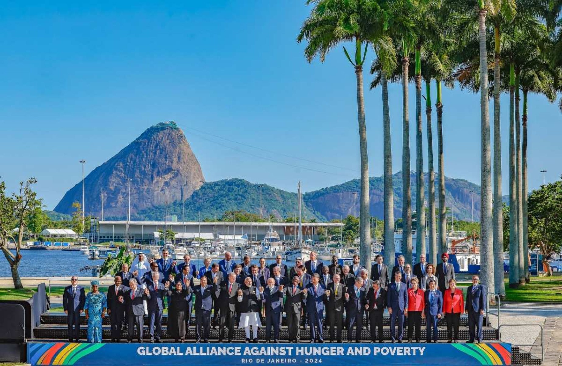 A foto foi tirada no MAM, em um palanque instalado nos jardins, com o Pão de Açúcar, cartão-postal do Rio de Janeiro, como plano de fundo -  (crédito: Ricardo Stuckert/PR)